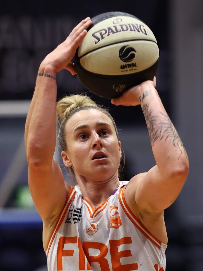 GEELONG, AUSTRALIA - OCTOBER 30: Lauren Mansfield of the Townsville Fire shoots during the round one WNBL match between Geelong United and Townsville Fire at The Geelong Arena, on October 30, 2024, in Geelong, Australia. (Photo by Kelly Defina/Getty Images)