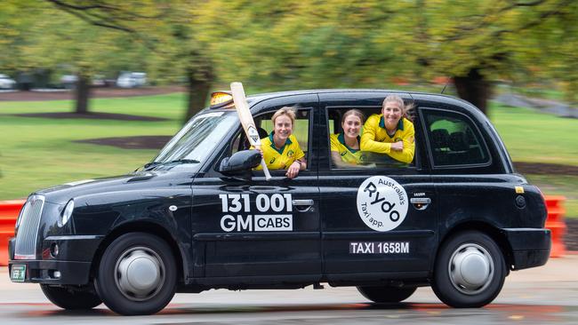 Ellyse Perry, Tayla Vlaeminck, and Georgia Wareham make themselves at home in London.