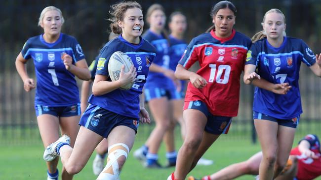 Tahilia O'Brien from Southern U16 schoolgirls makes a break. Picture: Steve Montgomery