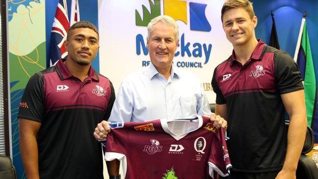 Queensland Reds rugby union players Richie Asiata (left) and Joshua Flook (right) with Mackay Mayor Greg Williamson (centre) in Mackay.