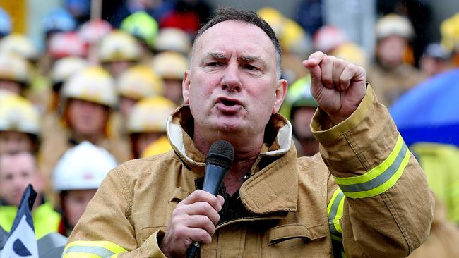 Peter Marshall speaks to firefighters at a rally. Picture: Tim Carrafa