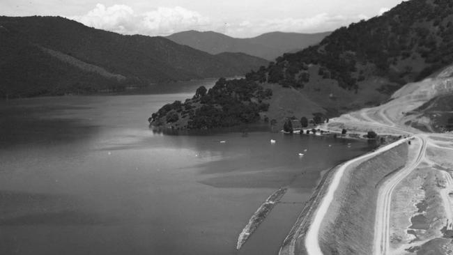 The new dam wall at Lake Eildon in 1953. Picture: State Library of Victoria