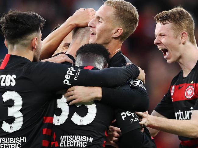 SYDNEY, AUSTRALIA - OCTOBER 12: Mitchell Duke of the Wanderers celebrates scoring a goal with team mates during the round one A-League match between the Western Sydney Wanderers and the Central Coast Mariners at Bankwest Stadium on October 12, 2019 in Sydney, Australia. (Photo by Brendon Thorne/Getty Images)