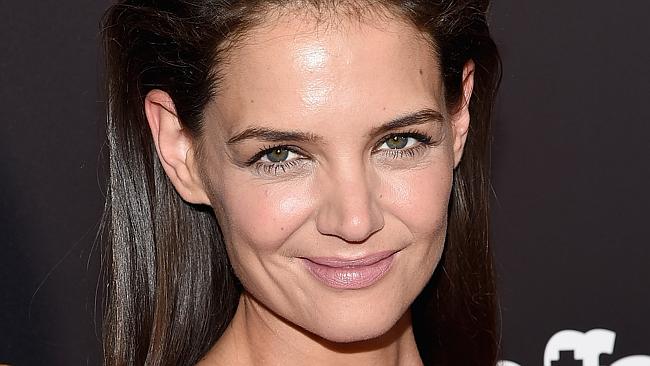 Katie Holmes train photo: ‘Rogue’ NYC subway picture at Penn Station ...