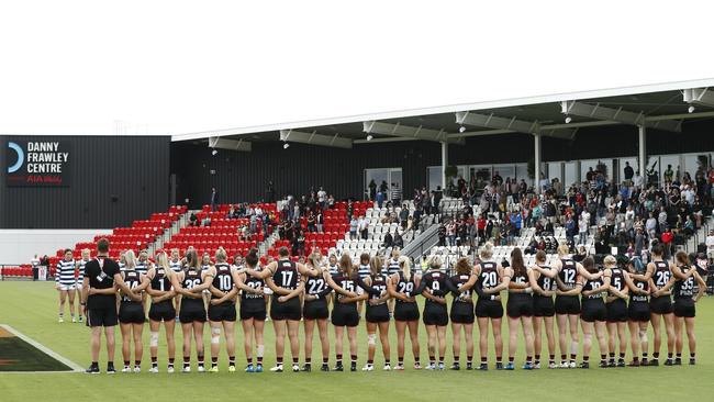 St Kilda and Geelong players line up for a minute silence to pay tribute to Shane Warne before the Round 9 AFLW clash on Saturday. Picture: Darrian Traynor/Getty Images