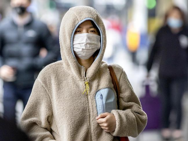 Wearing a mask may not be mandatory in all settings anymore, but health experts recommend it to stave off Covid infection. Picture: NCA NewsWire / David Geraghty