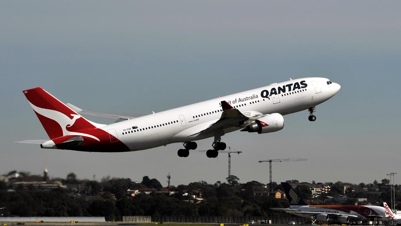 Qantas profit soars to record high as it ends dividend drought The