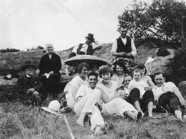 A family group at Reef Beach in the early 1900s. Photo Ruth Phillips