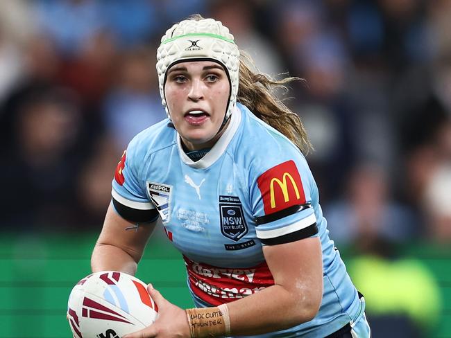 SYDNEY, AUSTRALIA - JUNE 01:  Jesse Southwell of the Blues runs with the ball during game one of the Women's State of Origin series between New South Wales and Queensland at CommBank Stadium on June 01, 2023 in Sydney, Australia. (Photo by Matt King/Getty Images)