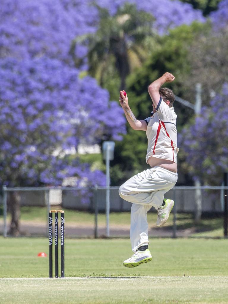 Lachlan Gersch bowls for Met Easts. Western Districts vs Met Easts, reserve grade cricket. Saturday, November 26, 2022. Picture: Nev Madsen.