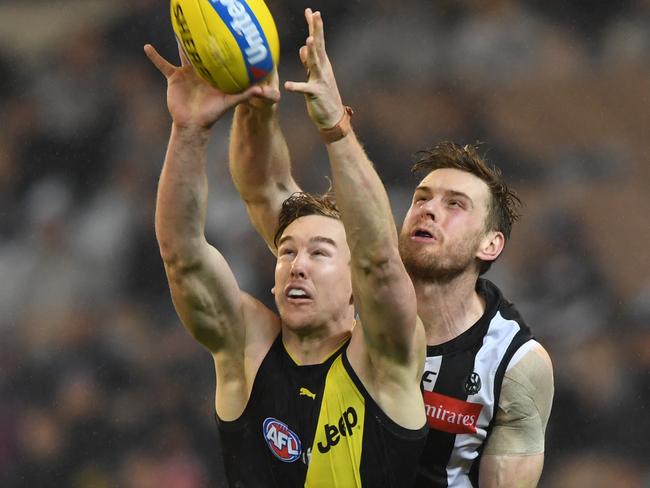 Tom Lynch marks in front of Jordan Roughead. Picture: AAP