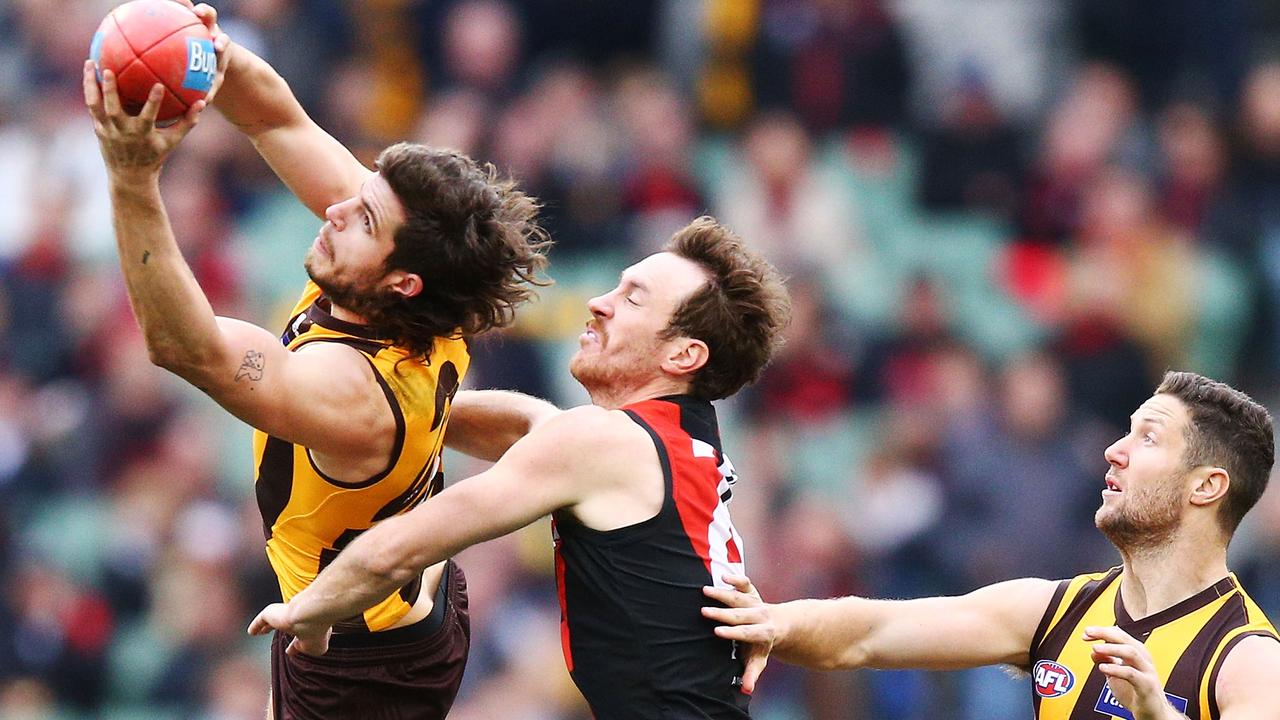 Ben Stratton takes a mark in front of Mitch Brown and James Frawley last season.
