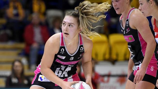 Georgie Horjus in action during the round three Super Netball match between the NSW Swifts and the Adelaide Thunderbirds. Picture: Albert Perez / Getty Images