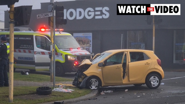 Serious crash shuts Geelong street