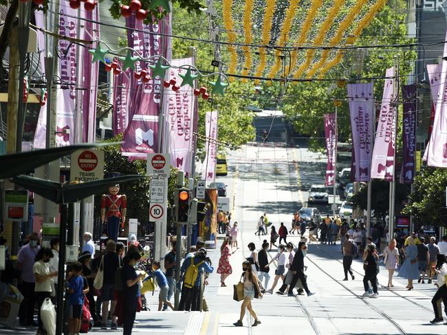 MELBOURNE, AUSTRALIA - NewsWire Photos DECEMBER 21, 2021: Christmas shoppers crowd the Bourke Street Mall in Melbourne. Picture: NCA NewsWire / Andrew Henshaw