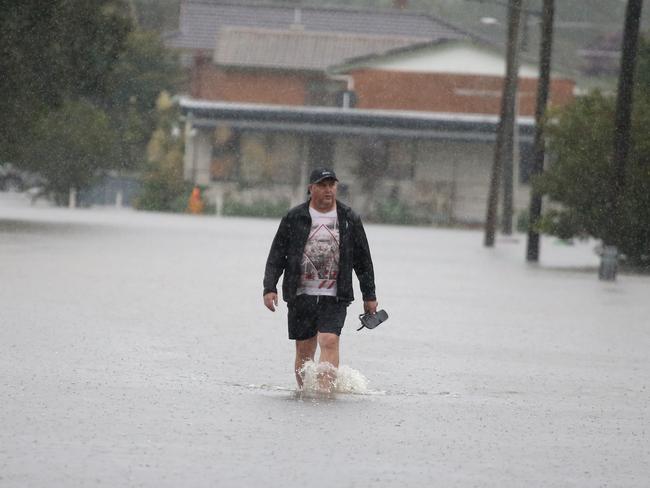 NON EXCLUSIVE... Wild weather lashes the NSW mid north coast causing flash flooding in some areas. Macksville.  Pic Nathan Edwards