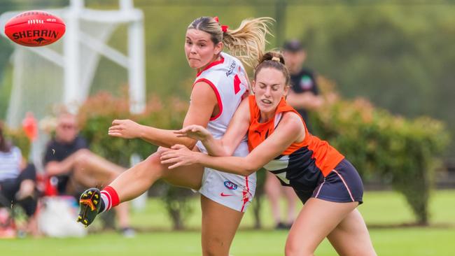 Swans White and the GIANTS Orange teams playing in round one. Pics: Merrillie Redden Photography/Supplied