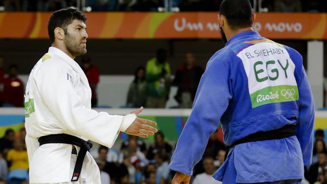 Egypt's Islam El Shehaby declined the offer of a hand shake from Israel's Or Sasson after losing in the men's over 100-kg judo competition.