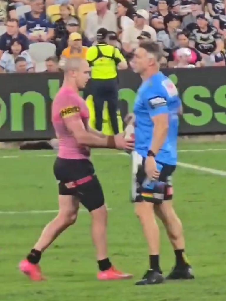 Elford hands the ball to Edwards.