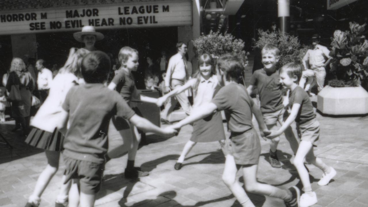 Physical Education week for students in Queen Street Mall, 1989.