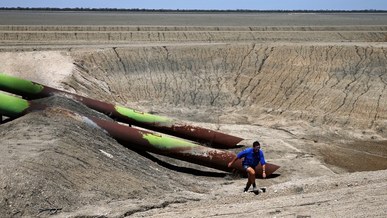 Australia's largest cotton producer denies withholding water