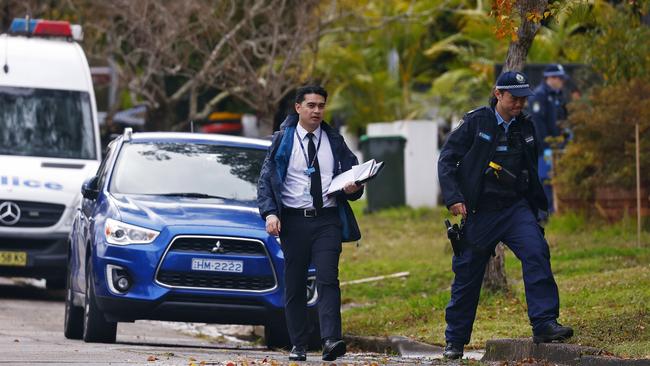 Police on scene at Epping this afternoon after a man was found dead inside a home. Picture: Sam Ruttyn