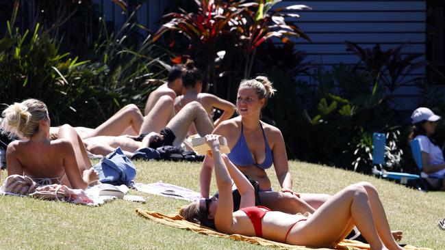 People are urged to drink plenty of water to stay hydrated as temperatures soar. Picture: NCA NewsWire/Tertius Pickard