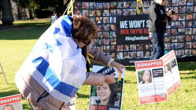 People paid tribute to those who died on October 7. Picture: NewsWire / Andrew Henshaw