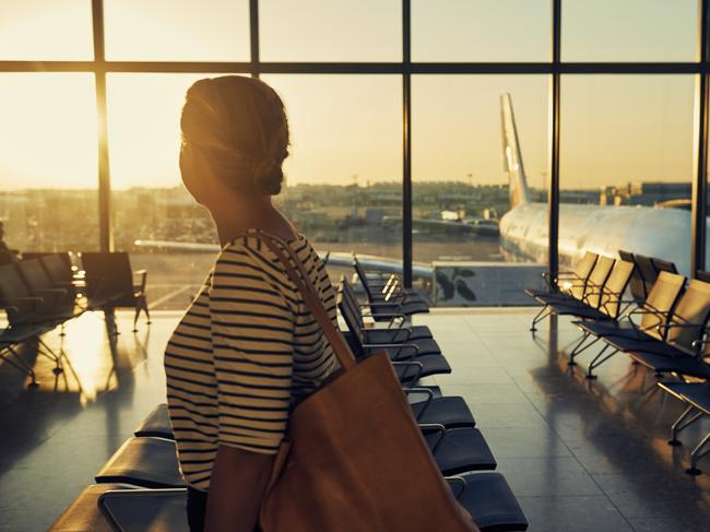 Shot of a young woman walking with her luggage through the departure lounge of an airportcredit: iStockEscape11 april 2021saavy