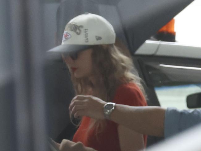 Fees apply ***  Taylor Swift shows the love for boyfriend Travis Kelce as she boards her private jet in a Kansas City Chiefs Super Bowl Champions hat. Must Credit Media Mode