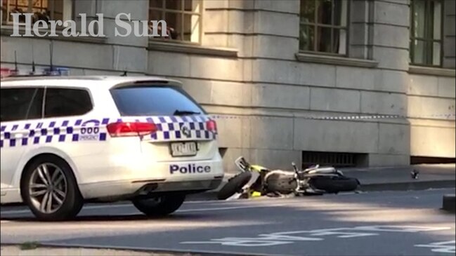 Police officer hurt in Melbourne CBD