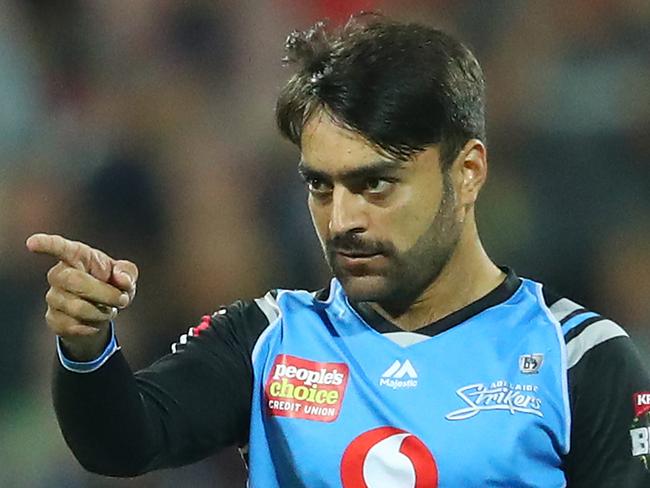 GEELONG, AUSTRALIA - JANUARY 03:  Rashid Khan of the Strikers is congratulated by  his teammates after dismissing Cameron White of the Renegades during the Big Bash League match between the Melbourne Renegades and the Adelaide Strikers at GMHBA Stadium on January 03, 2019 in Geelong, Australia. (Photo by Scott Barbour/Getty Images)