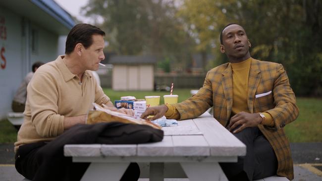 Viggo Mortensen (Tony Lip) and Mahershala Ali (Dr Don Shirley) in Green Book.