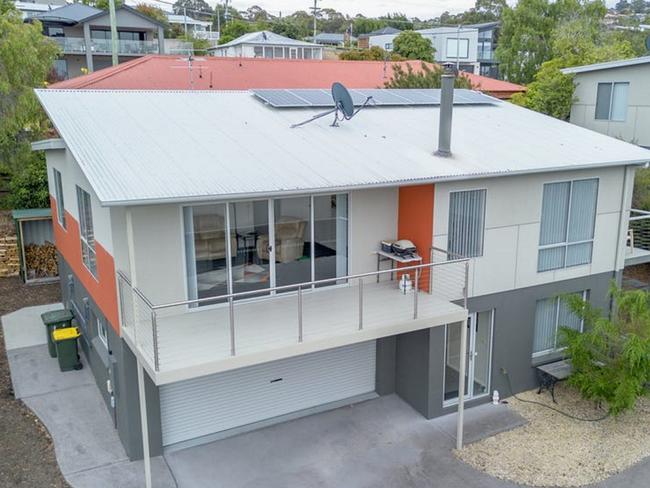 LJ Hooker has No.1/3 Hazel St, Blackmans Bay available to rent for $670 per week.