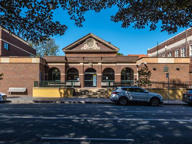 Three people charged with break and enter, with intent to steal, will be back in Manly Local Court on March 13. (AAP IMAGE / MONIQUE HARMER)