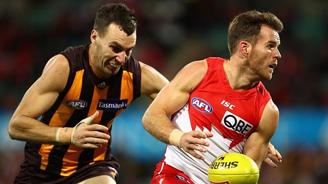 SYDNEY, AUSTRALIA — JULY 14: Ben McGlynn of the Swans runs the ball during the round 17 AFL match between the Sydney Swans and the Hawthorn Hawks at Sydney Cricket Ground on July 14, 2016 in Sydney, Australia. (Photo by Cameron Spencer/Getty Images)