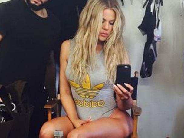 Khloe’s sexy behind-the-scenes selfie