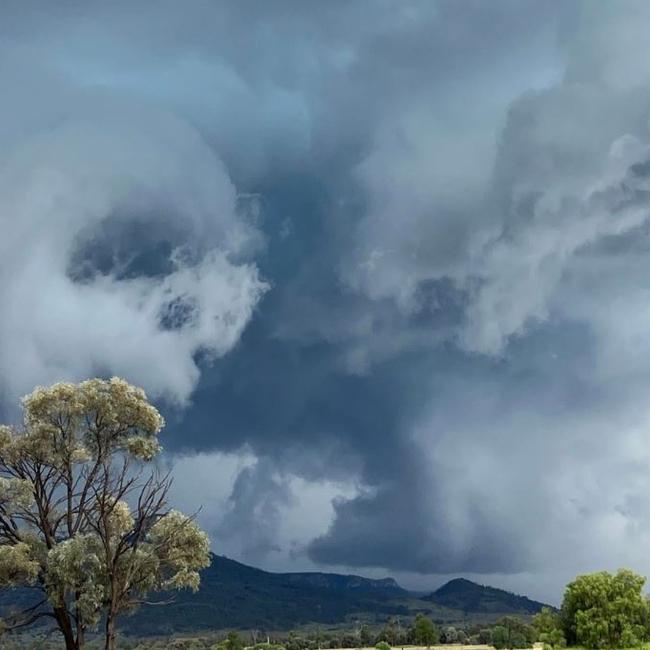 A supercell storm approaches the Central Queensland town of Ambrose. Picture: Maddie Peart