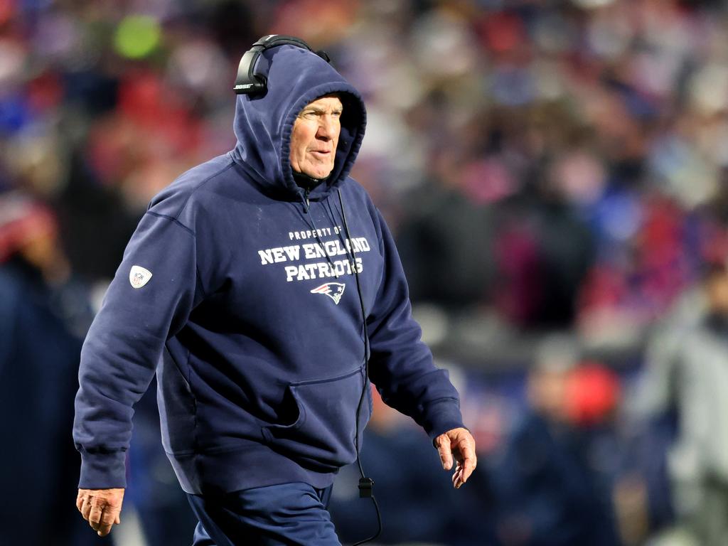 The Reason Why Bill Belichick Cuts the Sleeves on His Hoodies - Sports  Illustrated New England Patriots News, Analysis and More