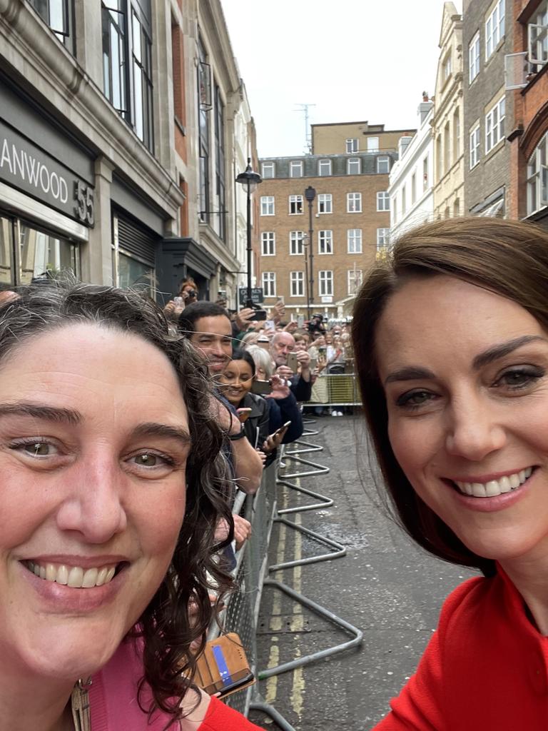 Kate took a selfie with Aussie woman Anne-Michel Greenwood.