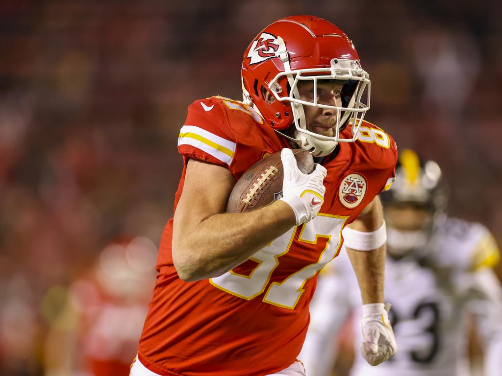 Mecole Hardman of the Kansas City Chiefs dives to score a 25 yard News  Photo - Getty Images