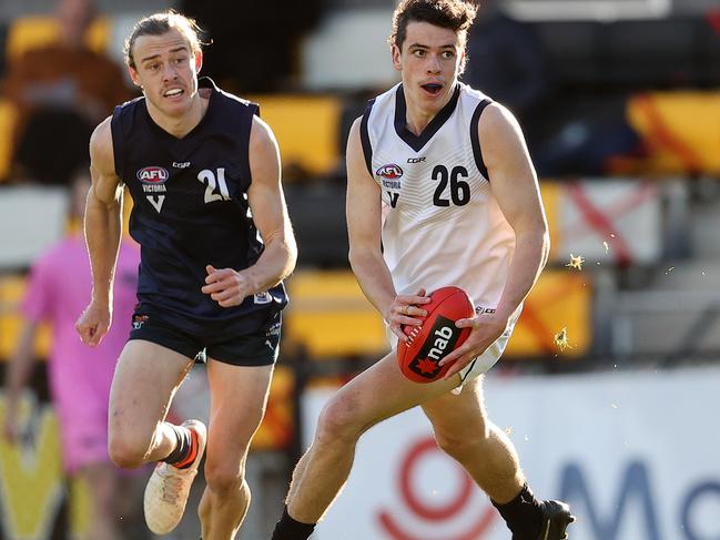 Zac Tobin on the run for Vic Country.