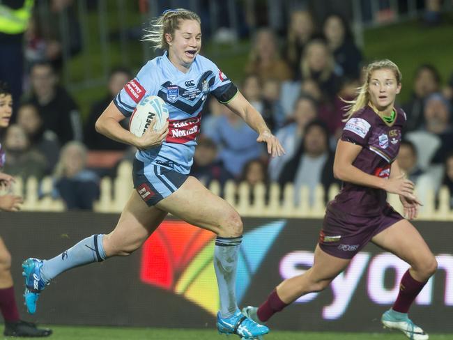 Kezie Apps makes a break during the Women's State of Origin match. Picture: AAP