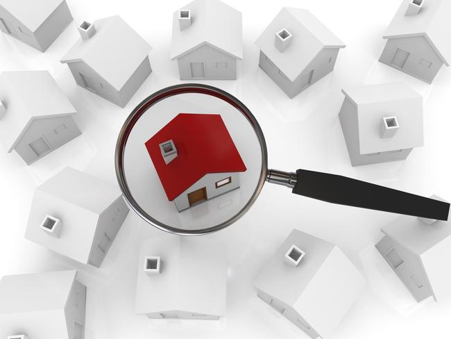 Searching house, Property inspection, comparison, research - 179286755 Thinkstock