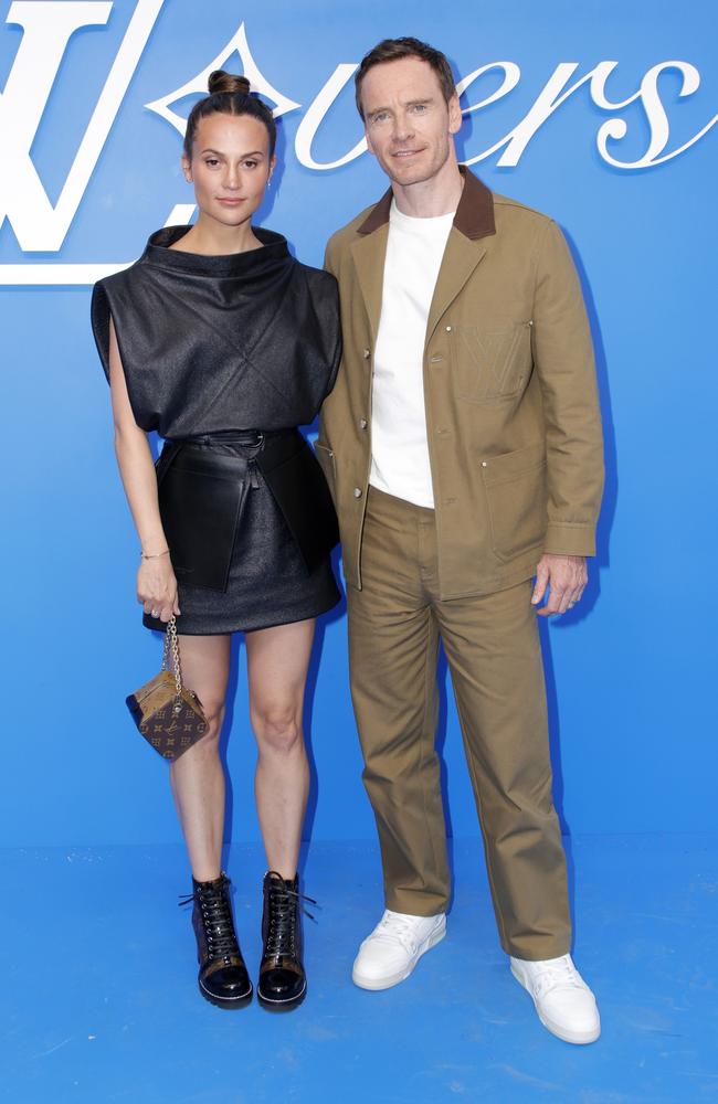 Alicia Vikander and Michael Fassbender left fans baffled after stepping out at the Louis Vuitton Menswear Spring/Summer 2025. Photo: Julien M. Hekimian/Getty Images.