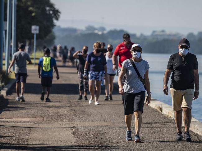 PERTH, AUSTRALIA  - NewsWire Photos APRIL 26, 2021: People out exercising with masks on the Perth Esplanade after the State Government ordered a three day lockdown when a man  was found to be Covid positive after leaving hotel quarantine. NCA NewsWire / Tony McDonough