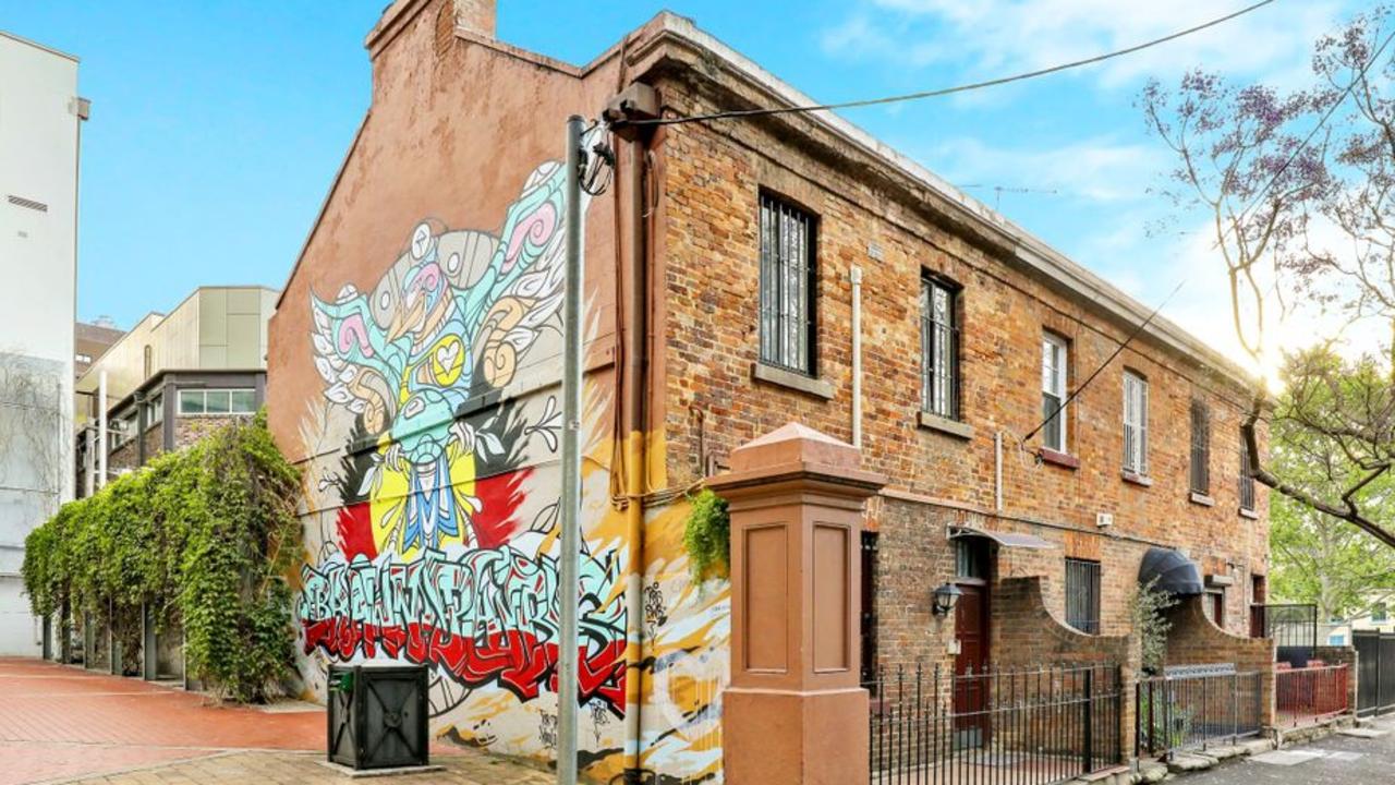 159 Cathedral St, Woolloomooloo sold under the hammer.