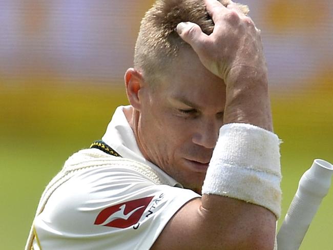 PORT ELIZABETH, SOUTH AFRICA - MARCH 09: David Warner of Australia walks off  b Lungi Ngidi of South Africa during day 1 of the 2nd Sunfoil Test match between South Africa and Australia at St George's Park on March 09, 2018 in Port Elizabeth, South Africa. (Photo by Ashley Vlotman/Gallo Images/Getty Images)