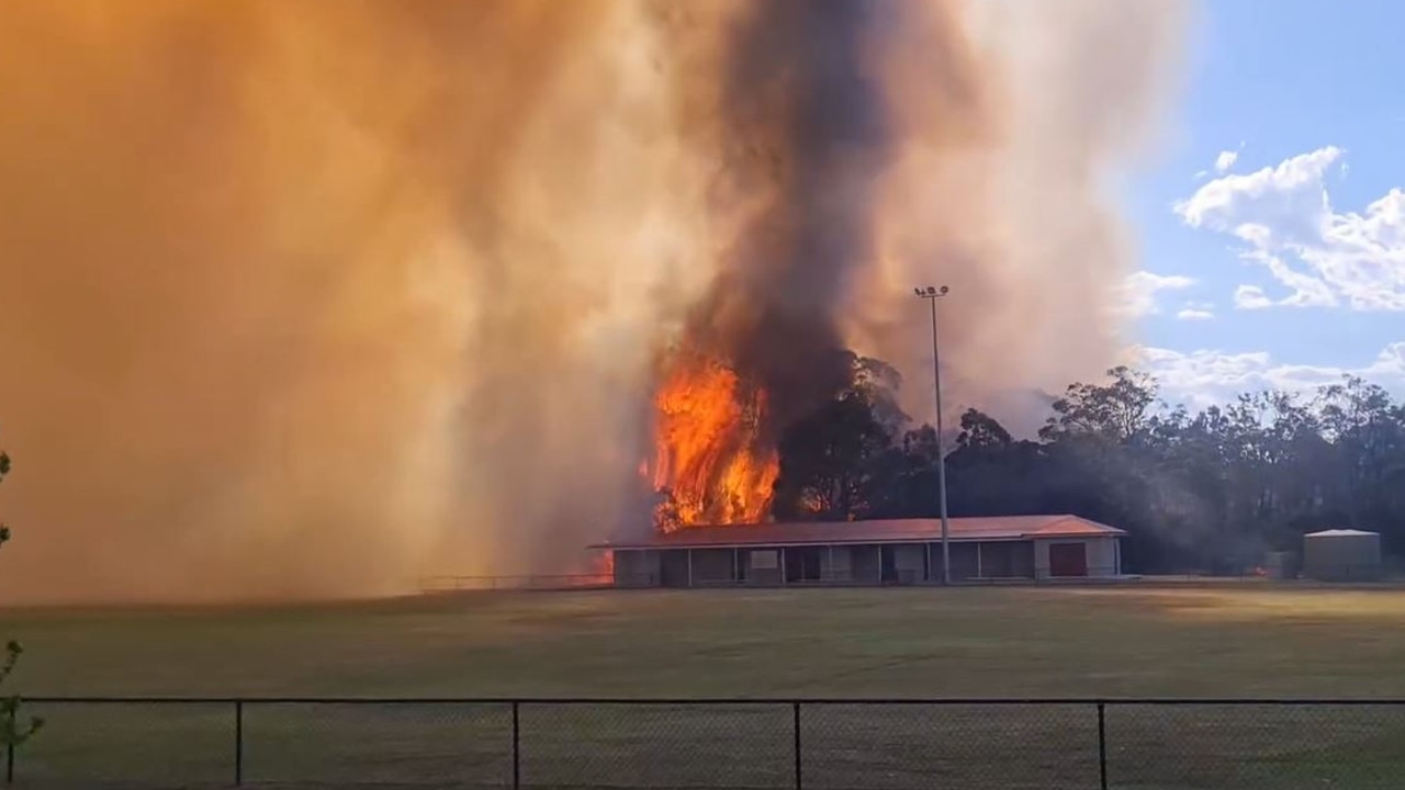 The fire at Kurri Kurri is threatening homes and the Kurri Kurri Hospital. Picture: Facebook / Steven Longbottom