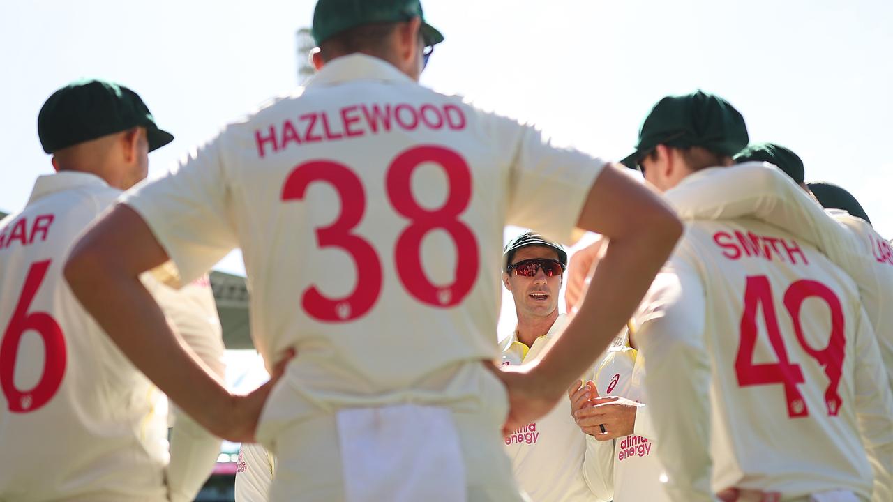 Pat Cummins addresses his players before taking to the field on day five. Picture: Getty